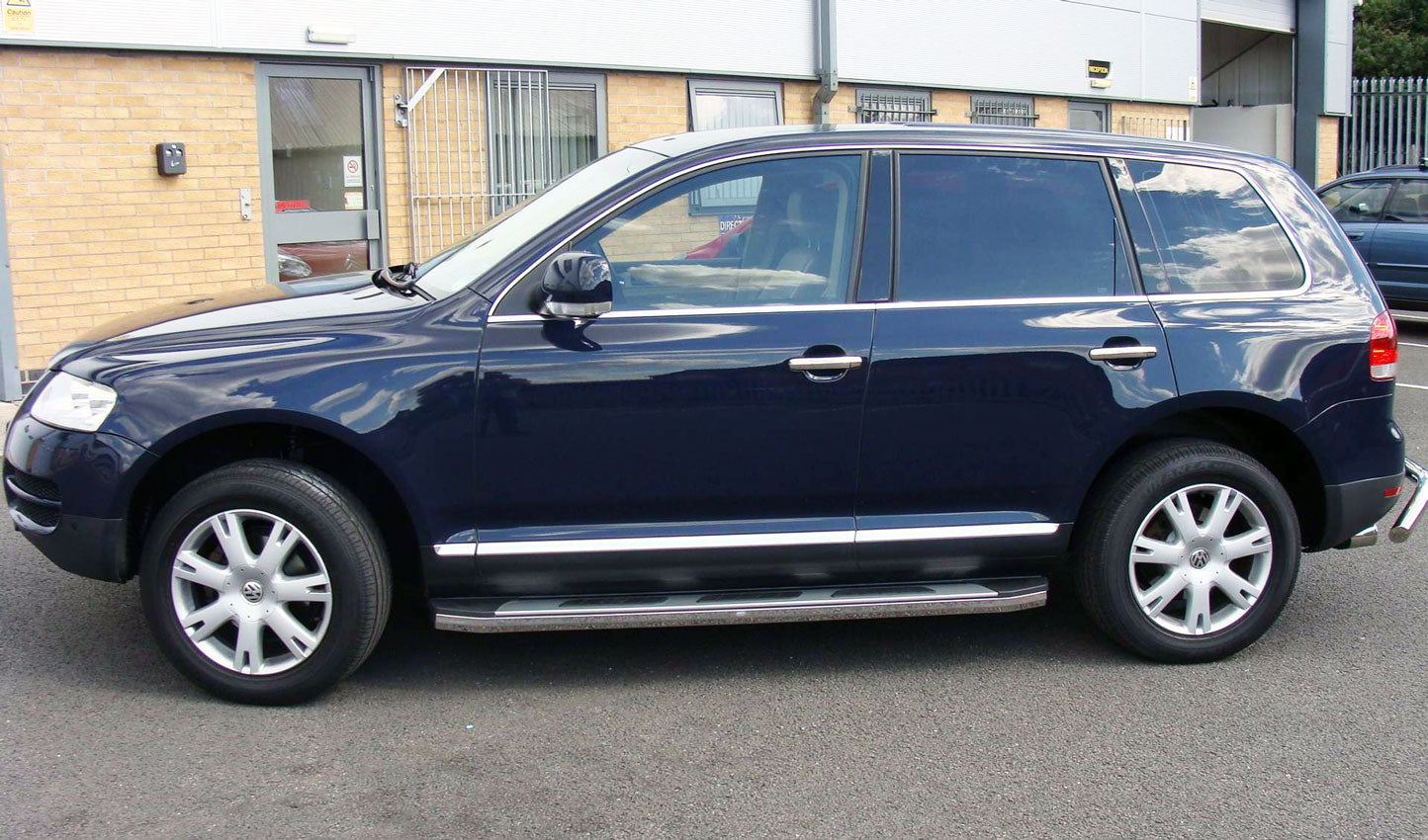 VW Touareg Bj. 02-10 Trittbretter "Suburban" - Direct 4x4 Autozubehör
