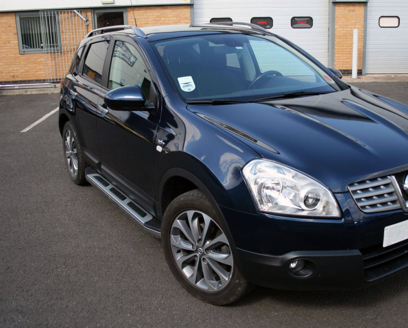 Nissan Qashqai Bj. 07-13 Trittbretter "Suburban" - Direct 4x4 Autozubehör