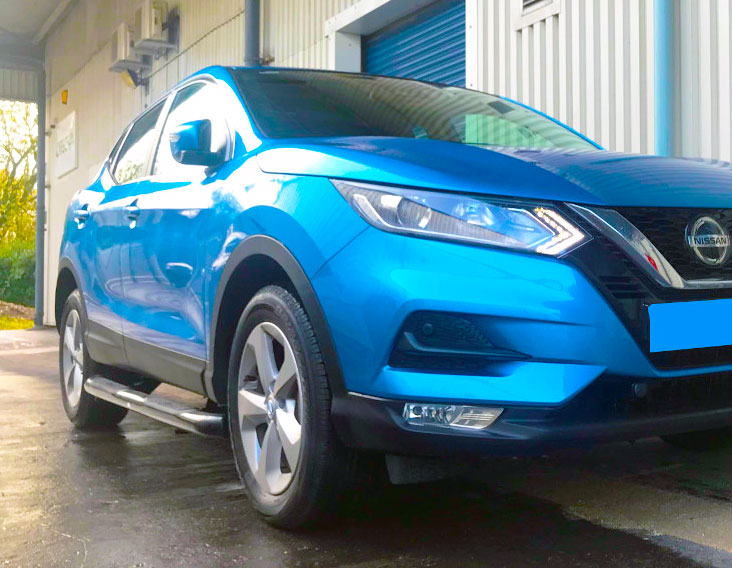Nissan Qashqai ab Bj. 14 schwarze Schwellerrohre - Direct 4x4 Autozubehör