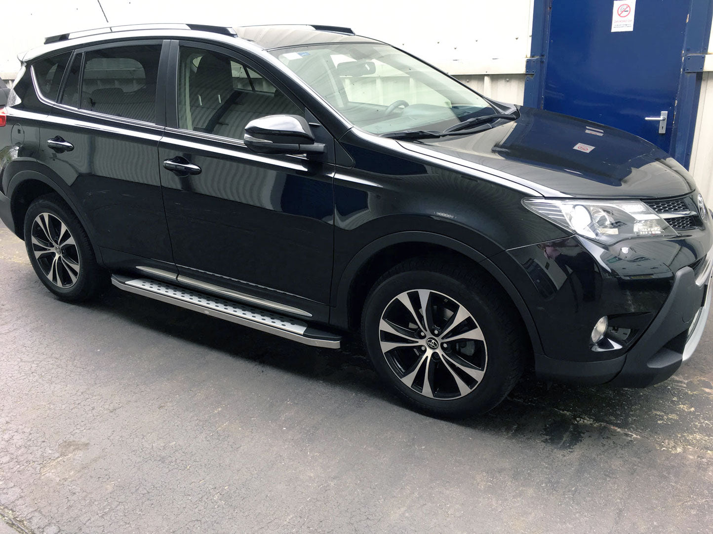 Toyota RAV4 Bj. 16-18 Trittbretter "Freedom" - Direct 4x4 Autozubehör