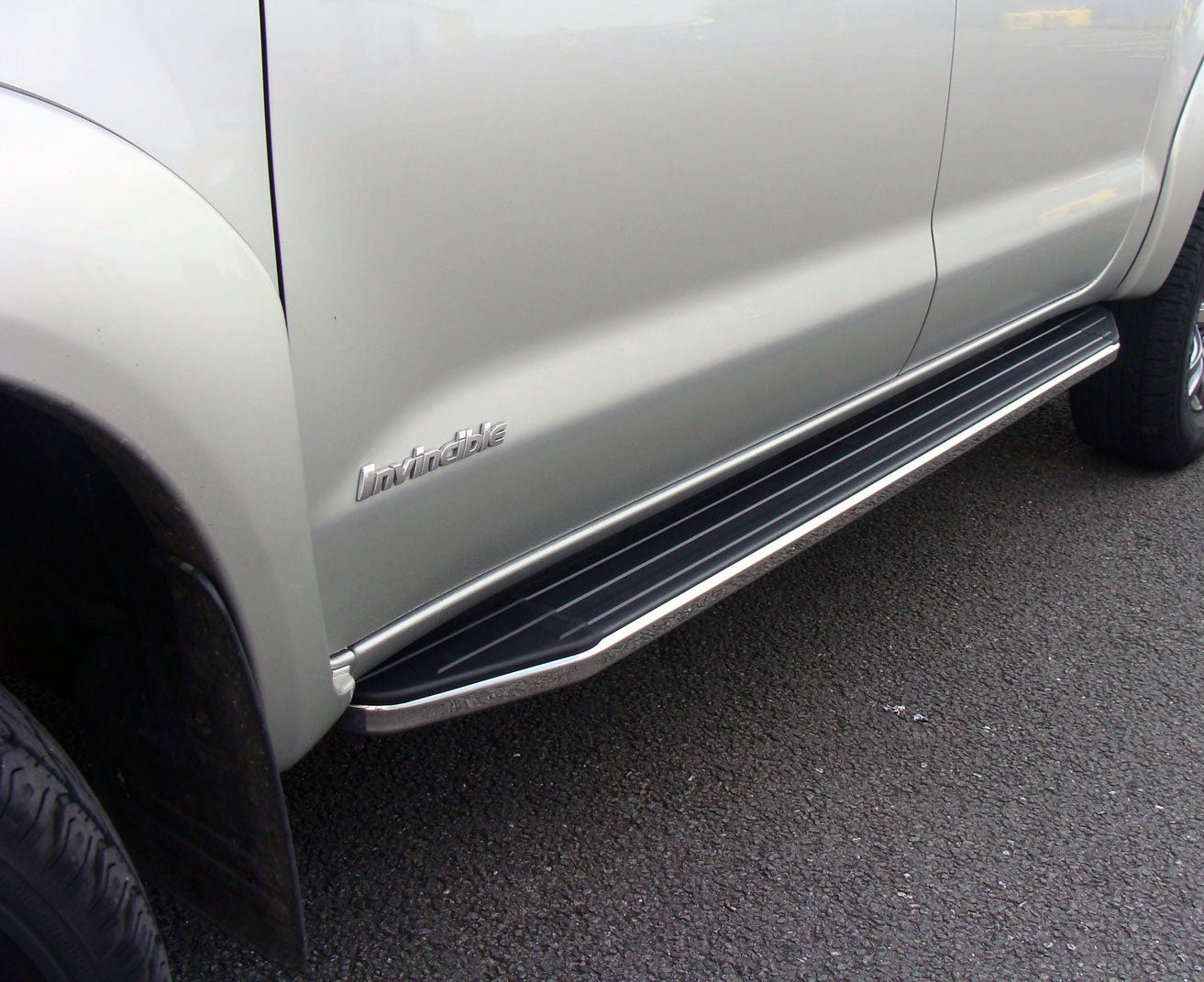 Toyota Hilux Bj. 05-12 Trittbretter "Raptor" - Direct 4x4 Autozubehör