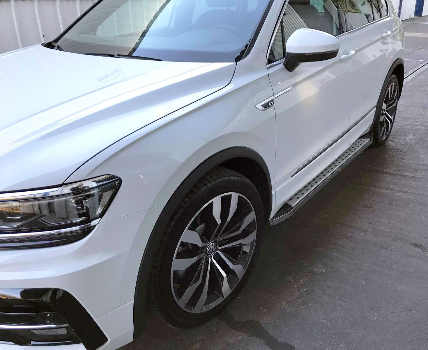 VW Tiguan ab Bj. 16 Trittbretter "Freedom" - Direct 4x4 Autozubehör