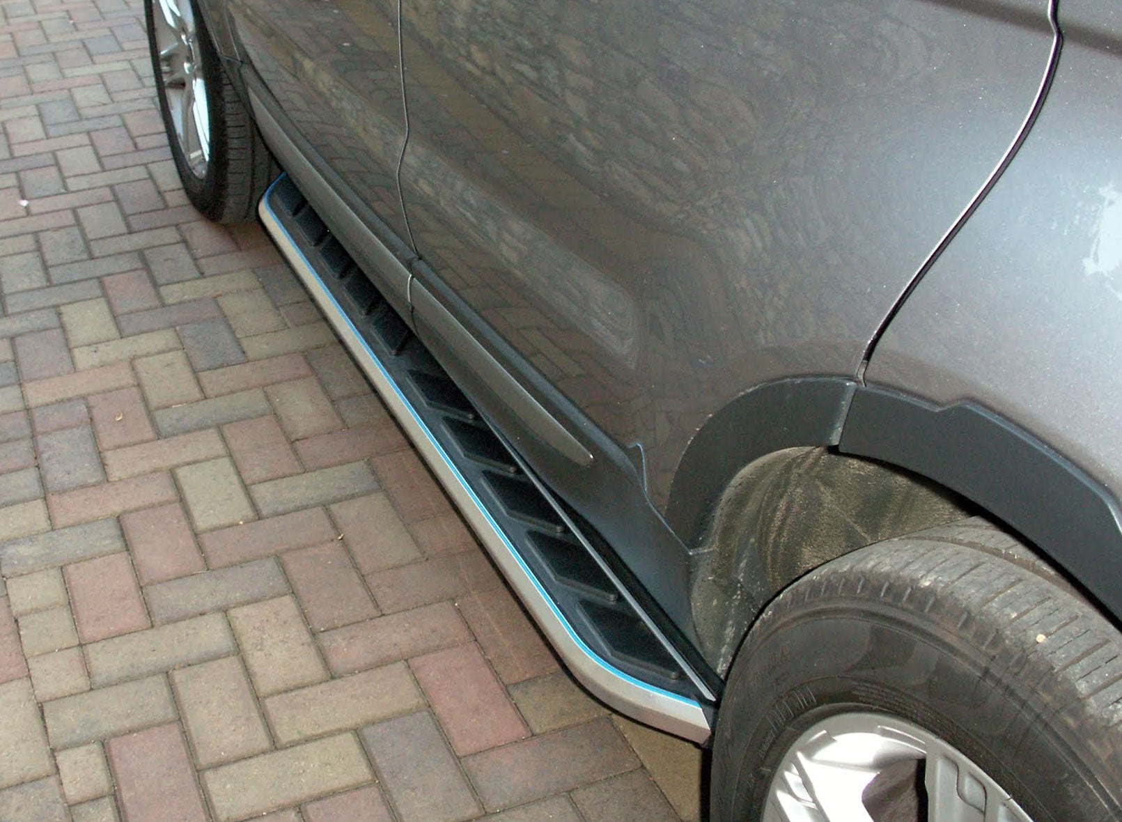 Range Rover Evoque Prestige/Pure Bj. 11-18 Trittbretter "Monsoon" - Direct 4x4 Autozubehör