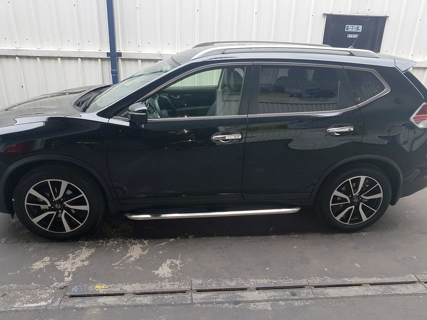 Nissan X-Trail Bj. 14-17 Trittbretter "Premier" - Direct 4x4 Autozubehör
