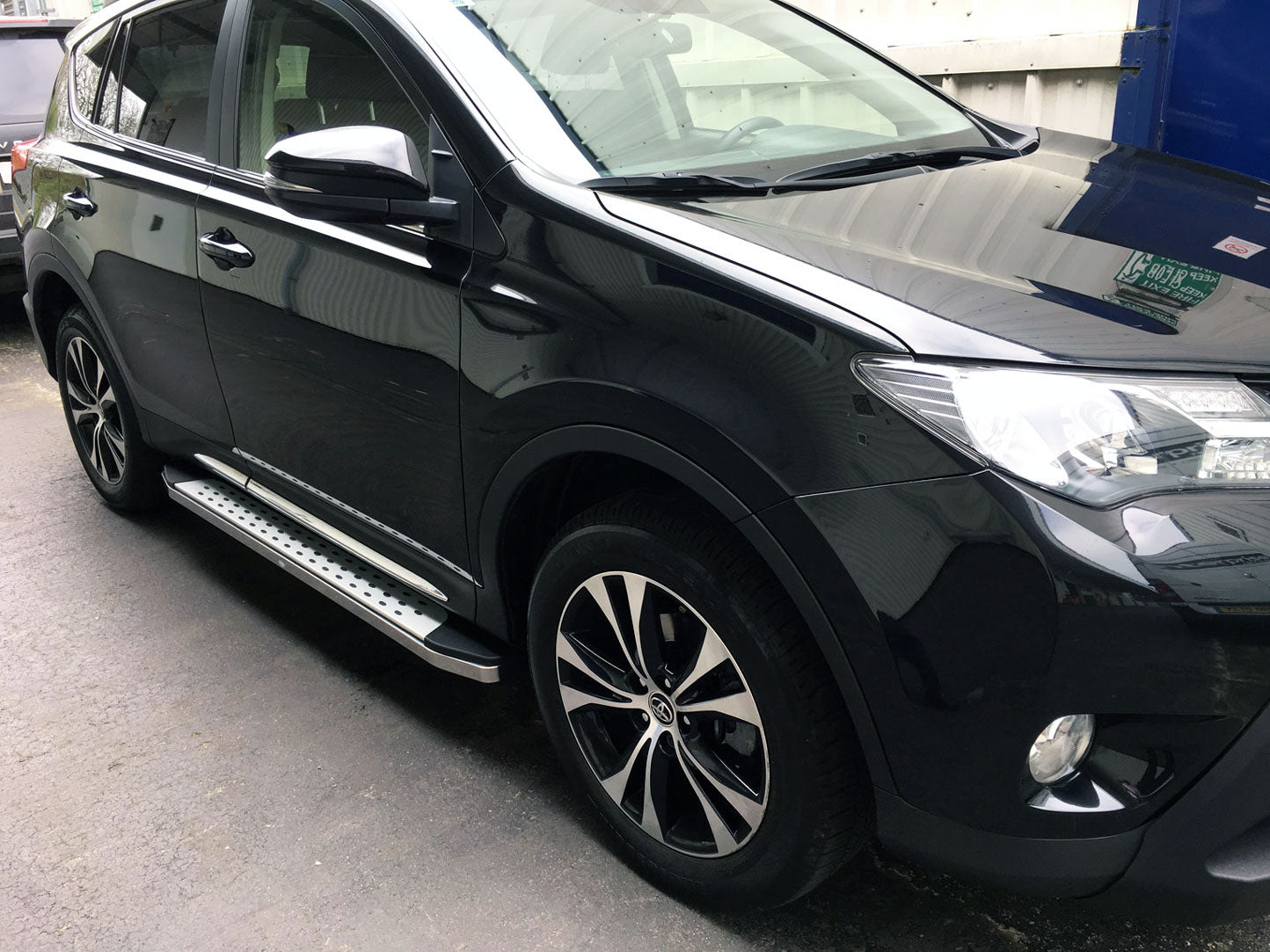 Toyota RAV4 Bj. 16-18 Trittbretter "Freedom" - Direct 4x4 Autozubehör