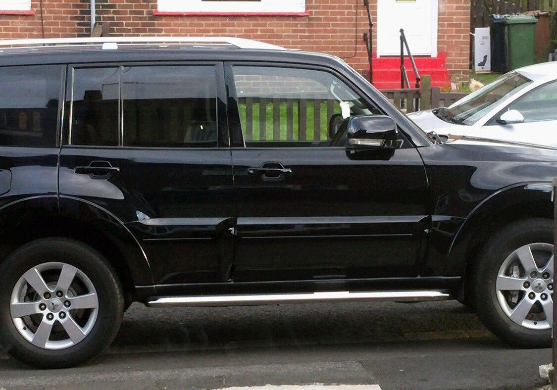 Mitsubishi Pajero 5-Türer ab Bj. '07 Trittbretter "High Flyer" - Direct 4x4 Autozubehör