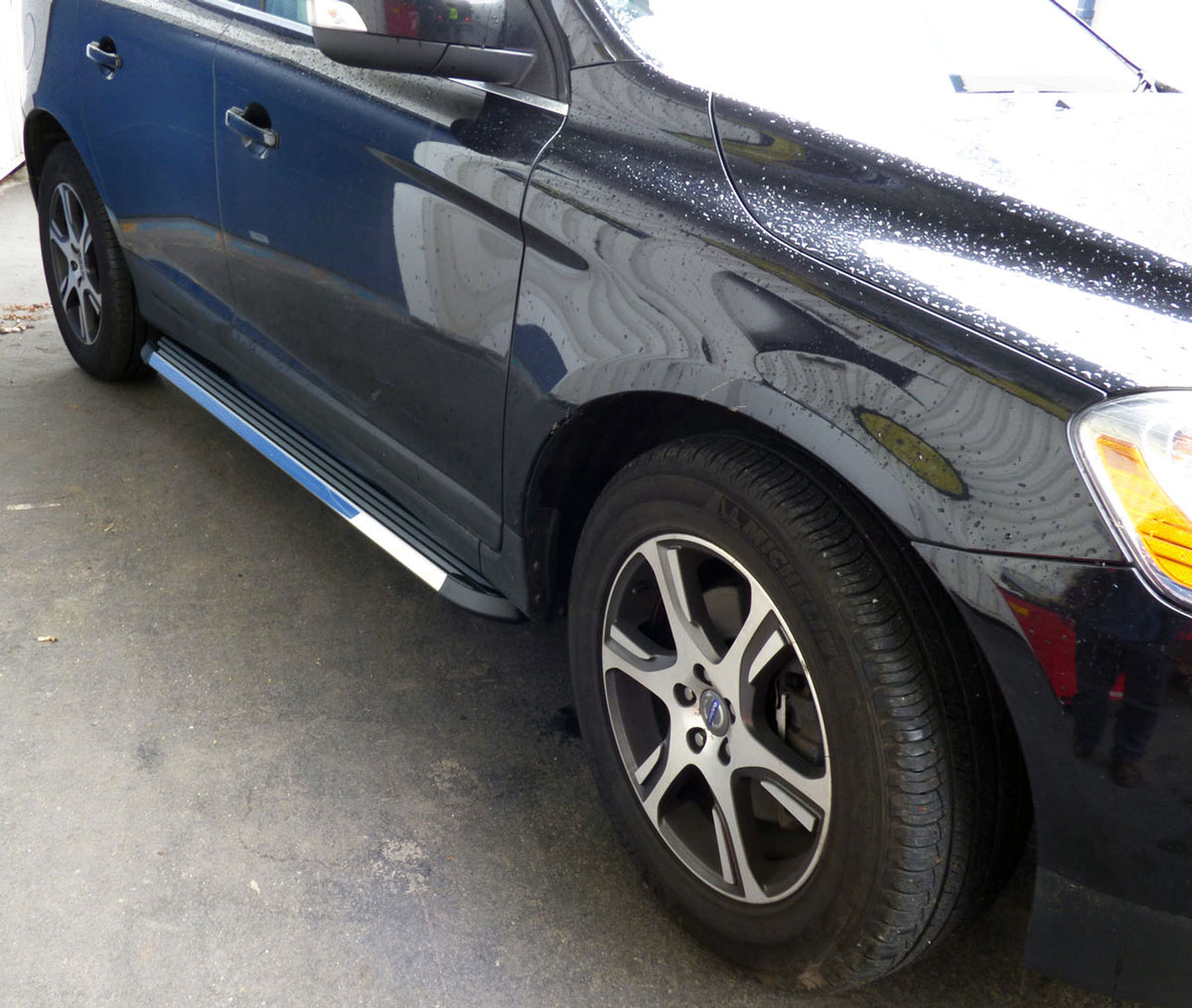 Volvo XC60 Bj. 09-17 Trittbretter "Stingray" - Direct 4x4 Autozubehör