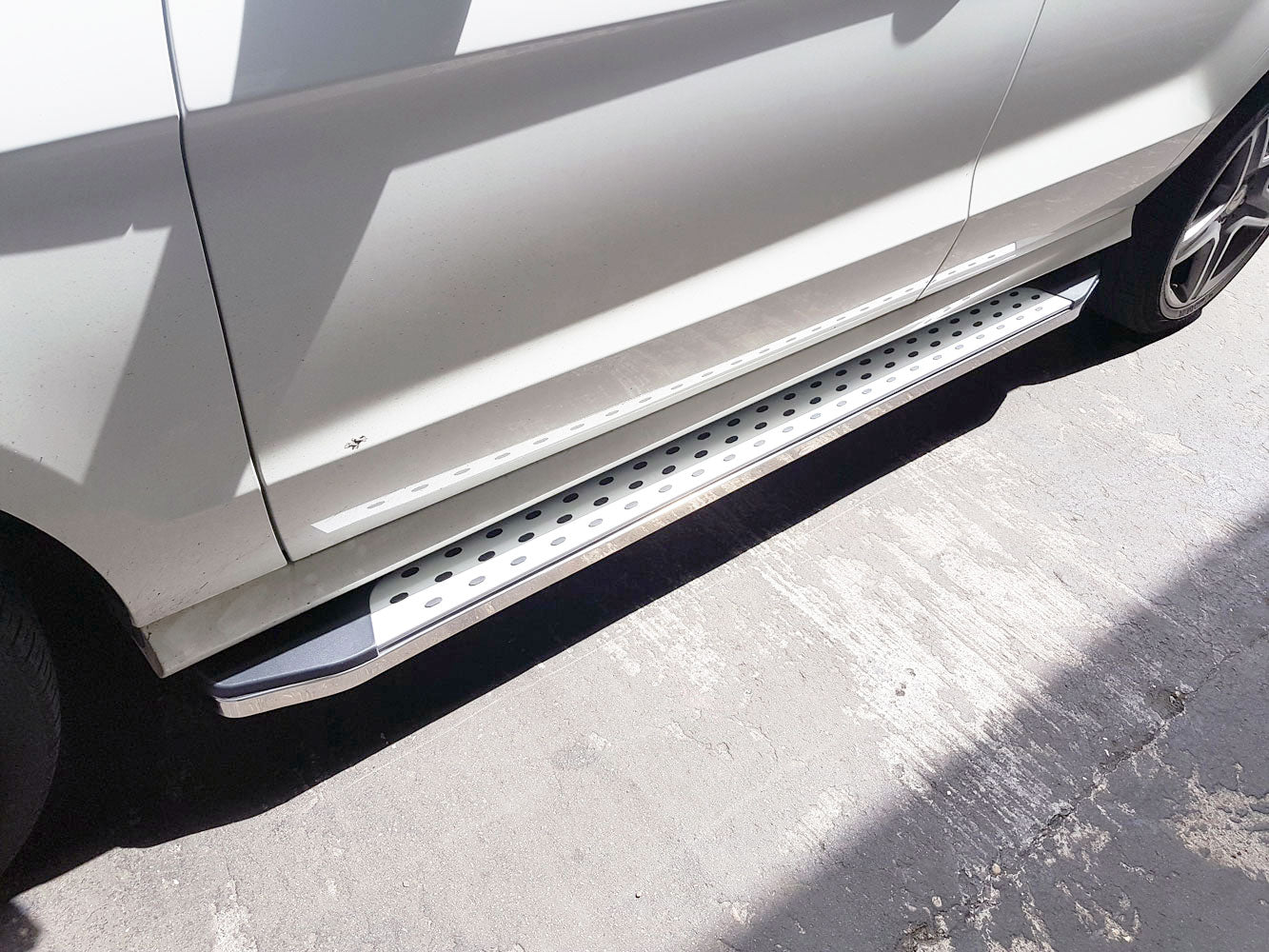 Mercedes GL Bj. 06-12 Trittbretter "Freedom" - Direct 4x4 Autozubehör