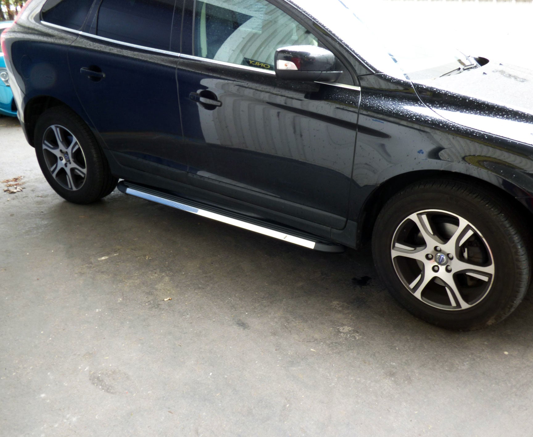 Volvo XC60 Bj. 09-17 Trittbretter "Stingray" - Direct 4x4 Autozubehör