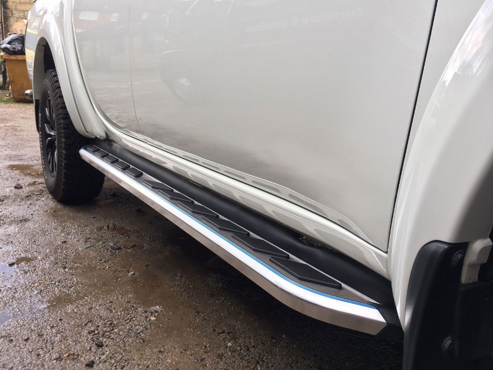 Mitsubishi L200 Bj. 05-15 Trittbretter "Monsoon" - Direct 4x4 Autozubehör