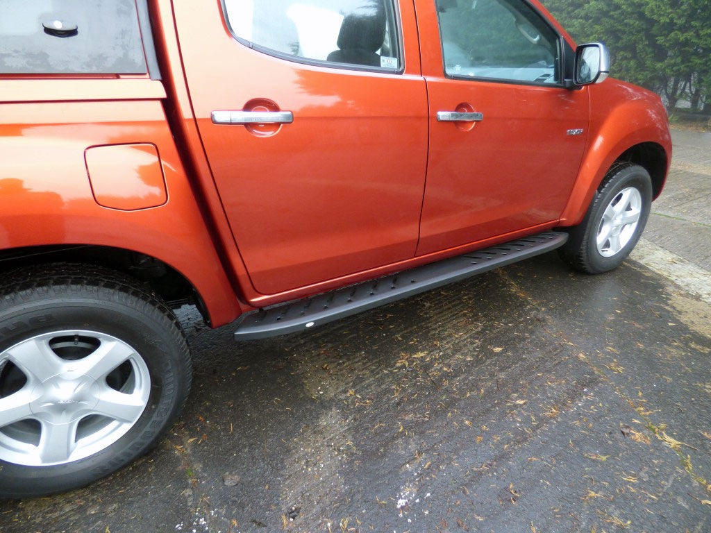Isuzu D-Max Double Cab ab Bj. 12-20 Trittbretter "Shark" - Direct 4x4 Autozubehör