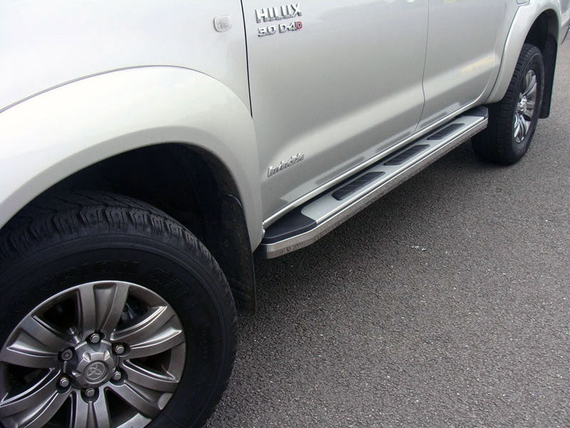 Toyota Hilux Bj. 05-12 Trittbretter "Suburban" - Direct 4x4 Autozubehör
