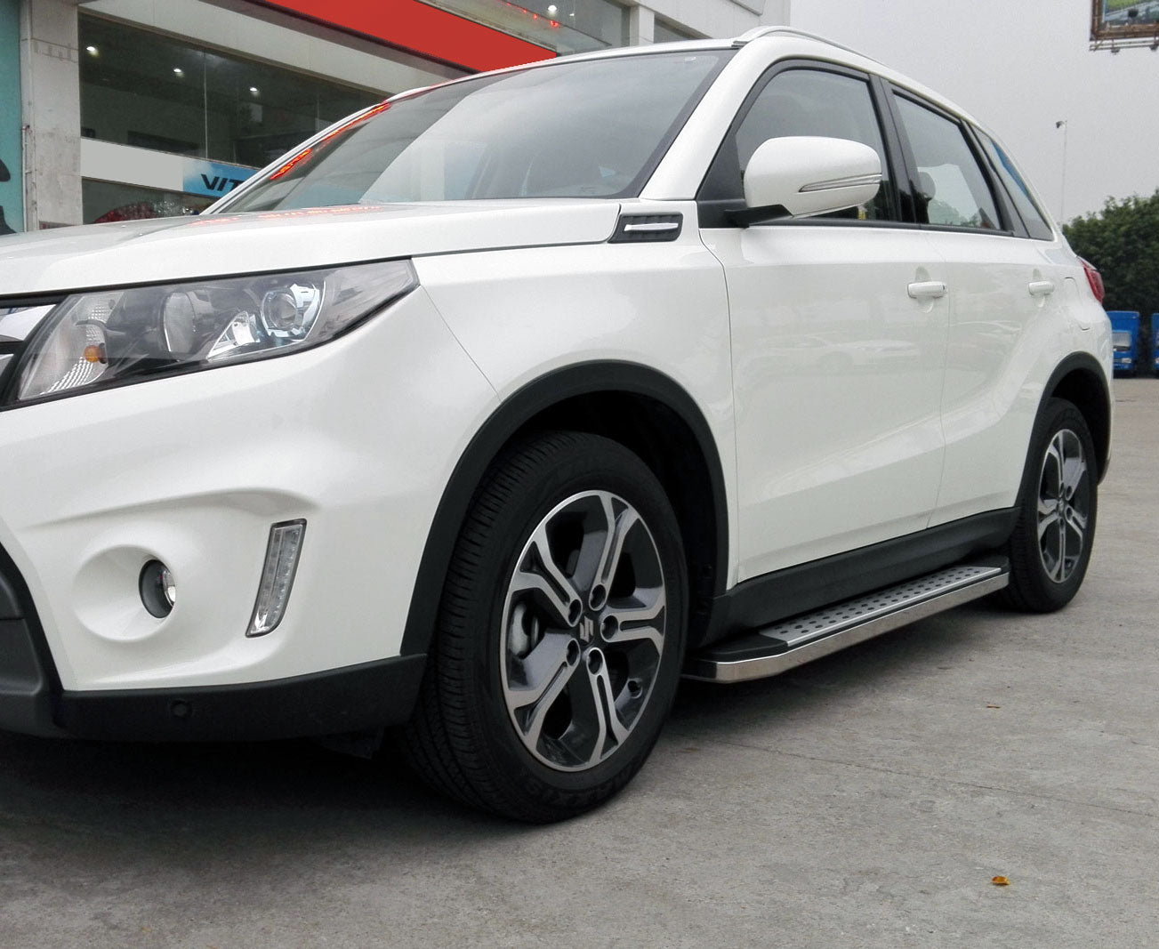 Suzuki Vitara ab Bj. 16 Trittbretter "Freedom" - Direct 4x4 Autozubehör