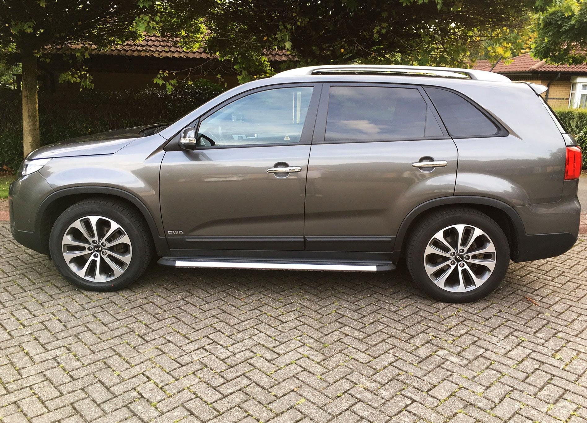 Kia Sorento Bj. 13-15 Trittbretter "Stingray" - Direct 4x4 Autozubehör