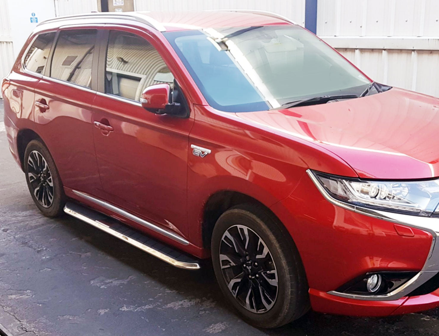 Mitsubishi Outlander ab Bj. 13 Trittbretter "High Flyer" - Direct 4x4 Autozubehör