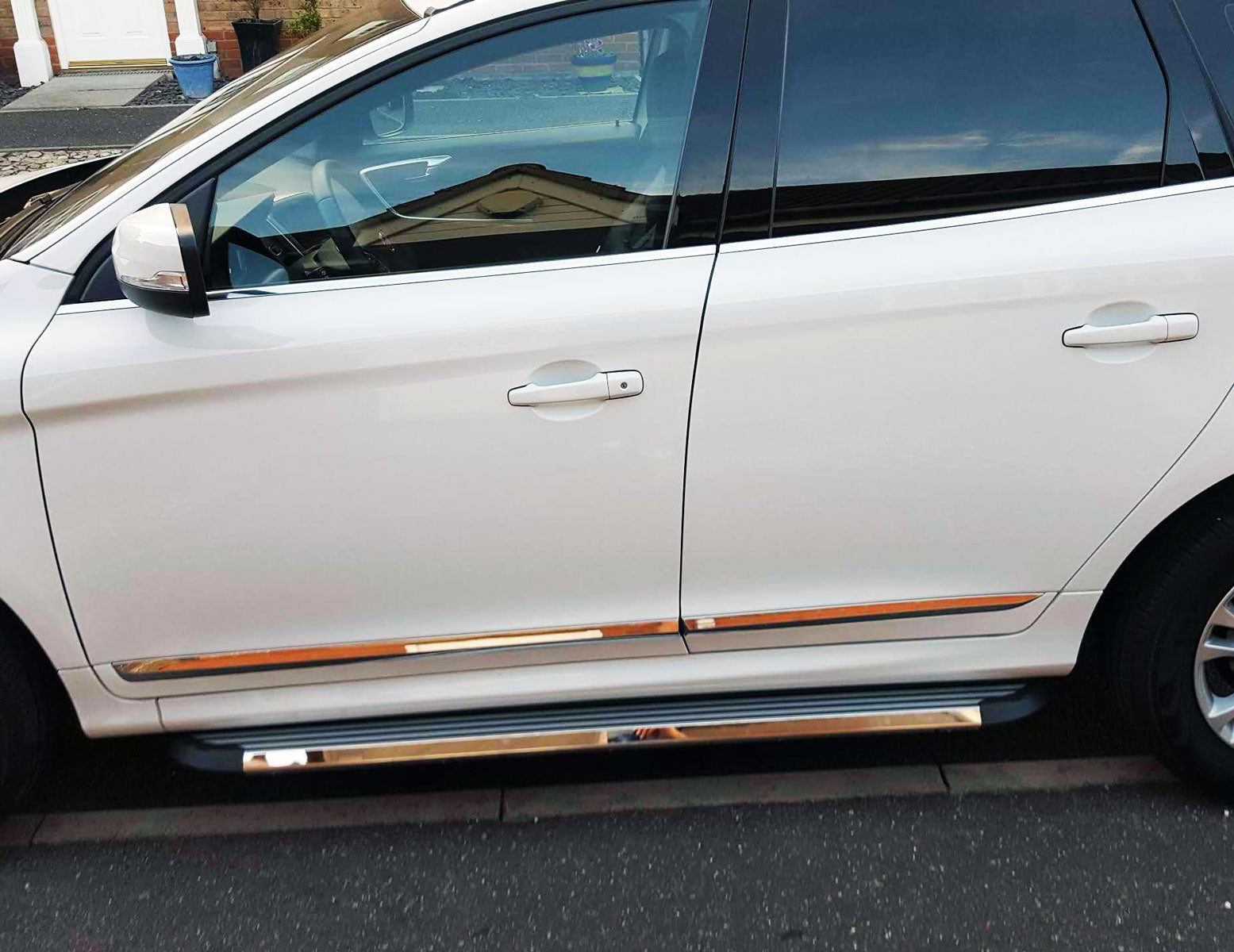 Volvo XC60 Bj. 09-17 Trittbretter "Stingray" - Direct 4x4 Autozubehör