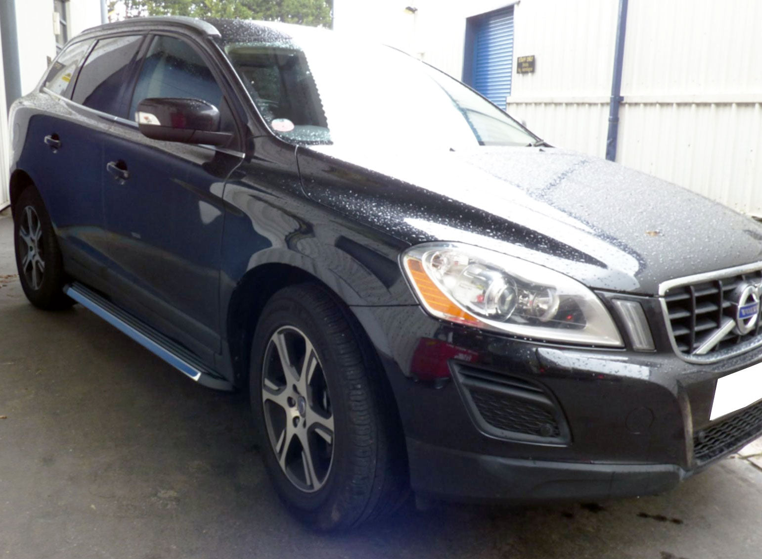 Volvo XC60 Bj. 09-17 Trittbretter "Stingray" - Direct 4x4 Autozubehör