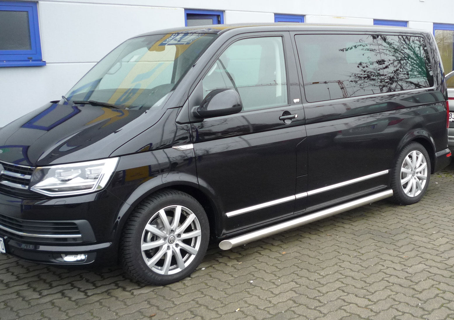 VW T5 Bj. 09-15 Kurzer Radstand Edelstahl Schwellerrohre mit 45° Enden ohne Auftritt - Direct 4x4 Autozubehör
