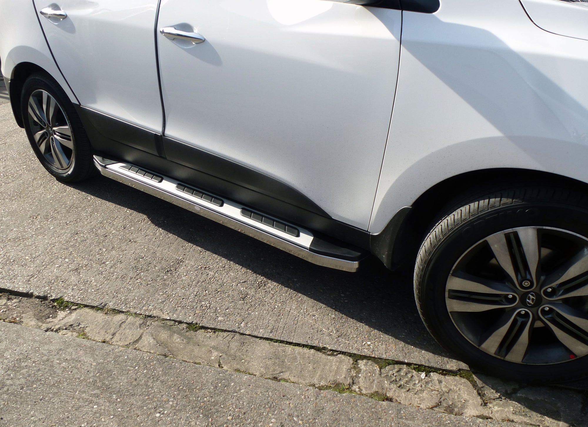 Hyundai ix35 Bj. 10-15 Trittbretter "Suburban" - Direct 4x4 Autozubehör