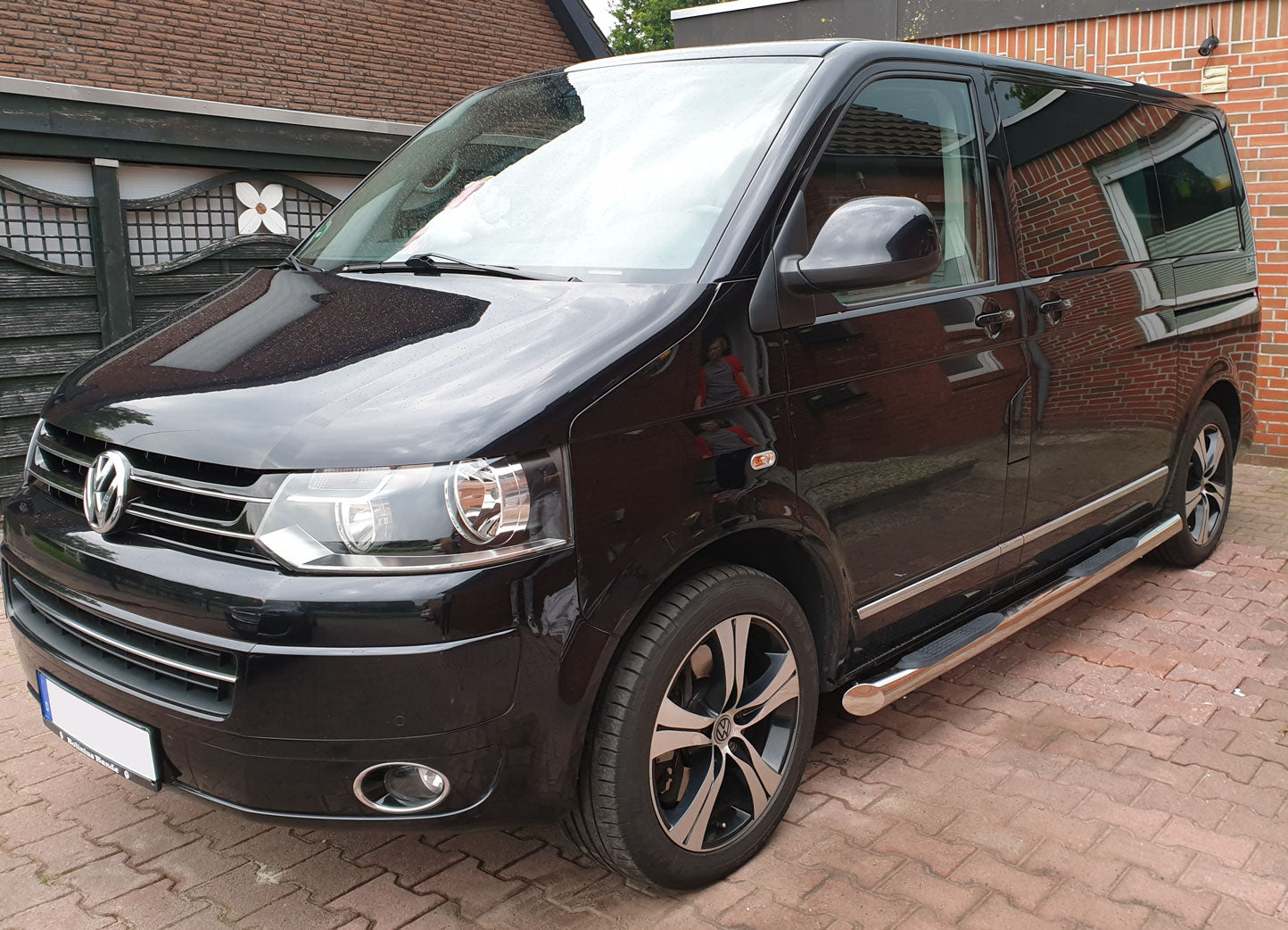 VW T5 Bj. 09-15 Kurzer Radstand Edelstahl Schwellerrohre mit 45° Endkappe - Direct 4x4 Autozubehör