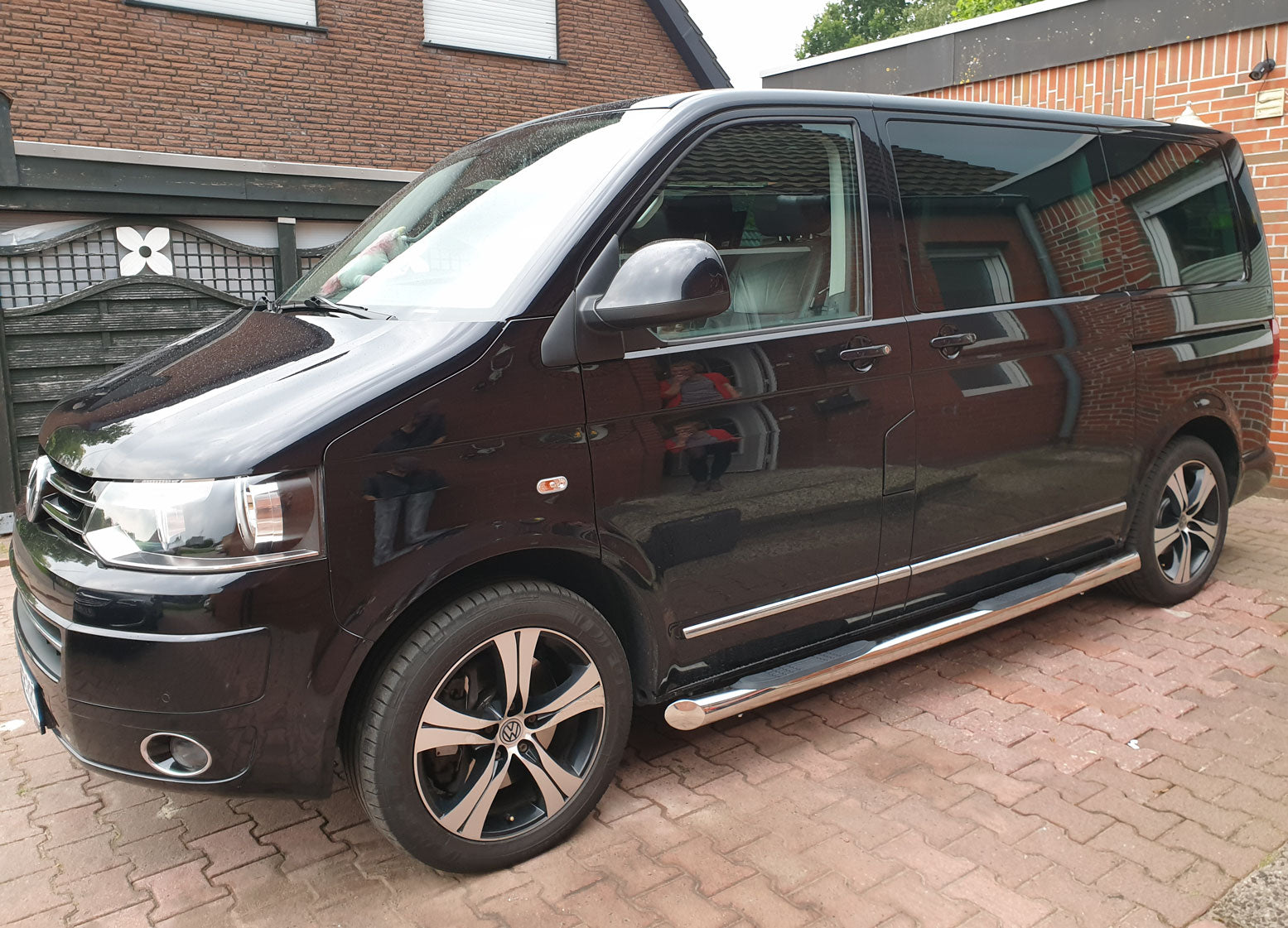 VW T5 Bj. 09-15 Kurzer Radstand Edelstahl Schwellerrohre mit 45° Endkappe - Direct 4x4 Autozubehör