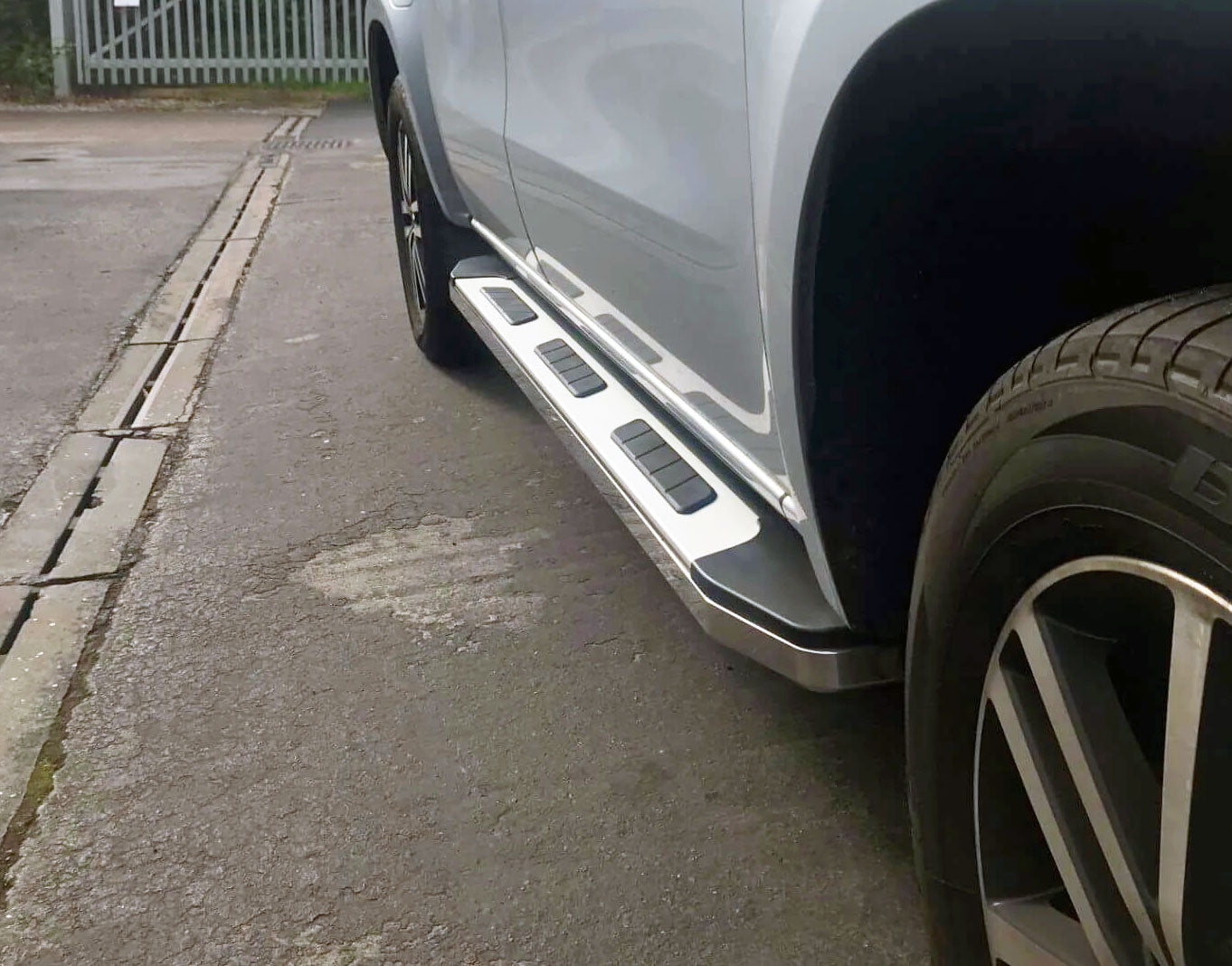 Mercedes X-Klasse ab Bj. 17 Trittbretter "Suburban" - Direct 4x4 Autozubehör