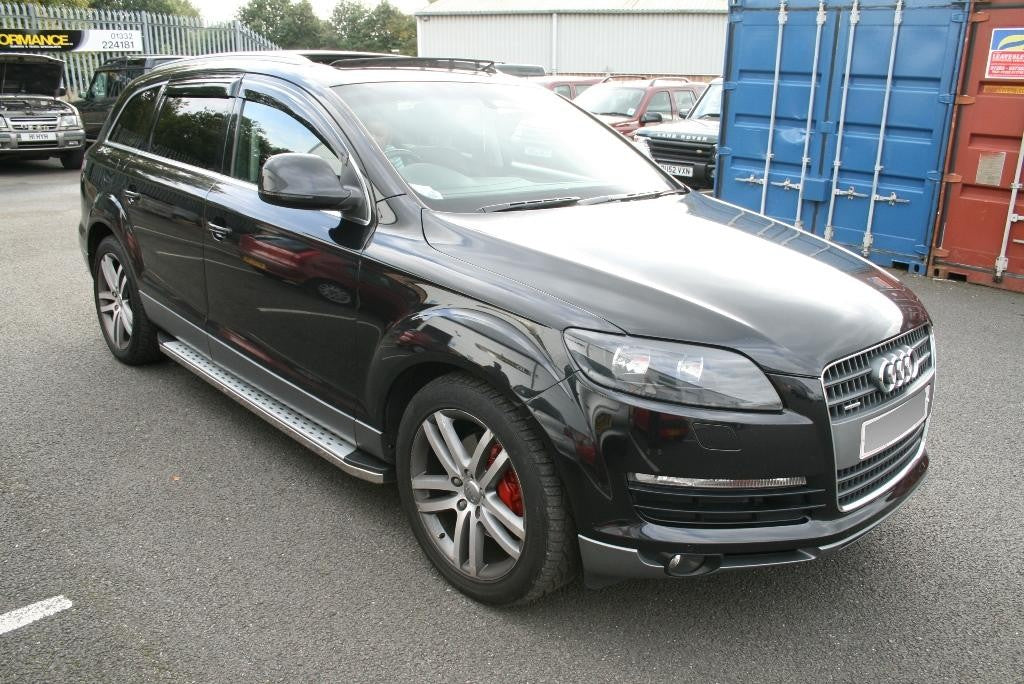Audi Q7 Bj. 05-15 Trittbretter "Freedom" - Direct 4x4 Autozubehör