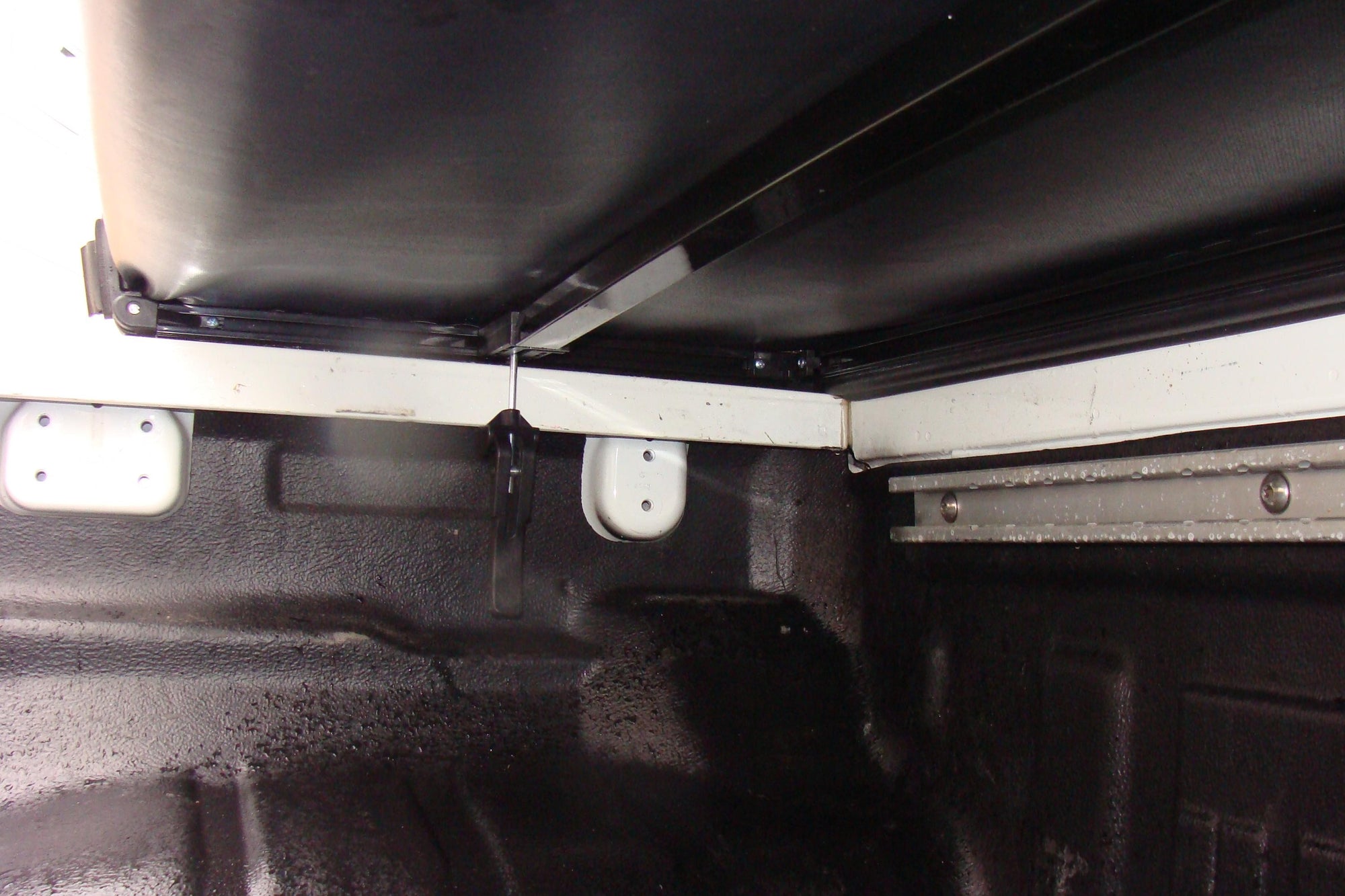 Mitsubishi L200 Double Cab Bj. 05-10 Pick-Up Ladeflächenabdeckung Softtop - Direct 4x4 Autozubehör