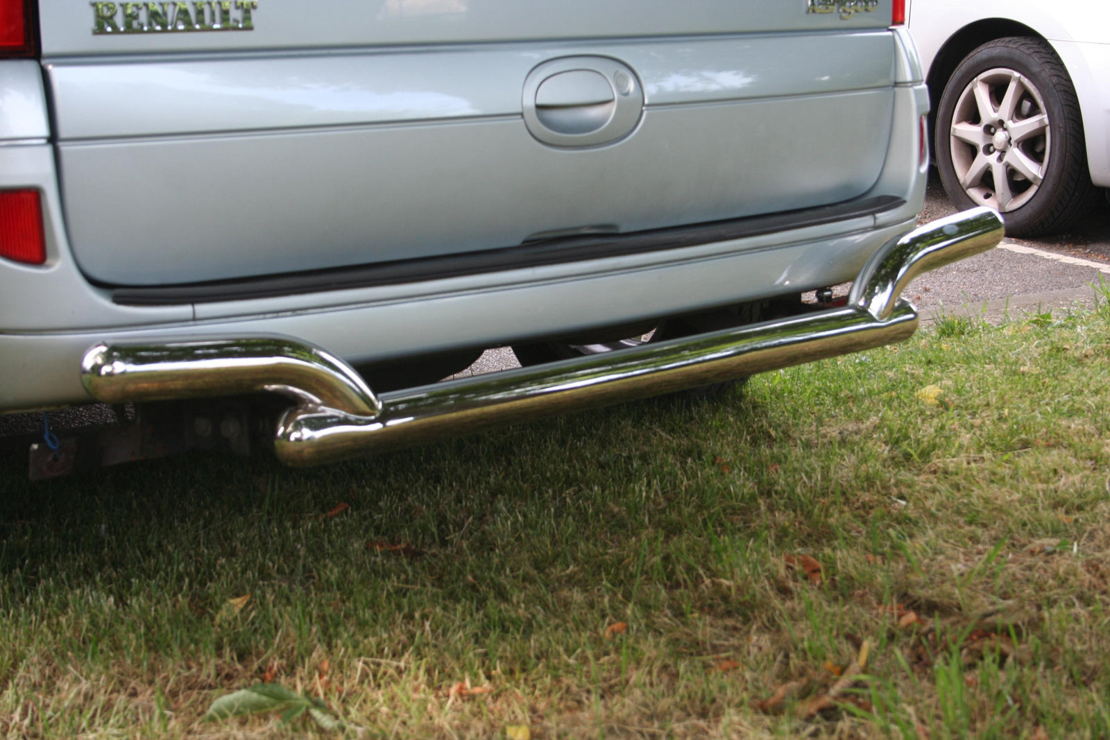 Renault Kangoo Bj. 03-08 Edelstahl Heck-Rammschutz - Direct 4x4 Autozubehör