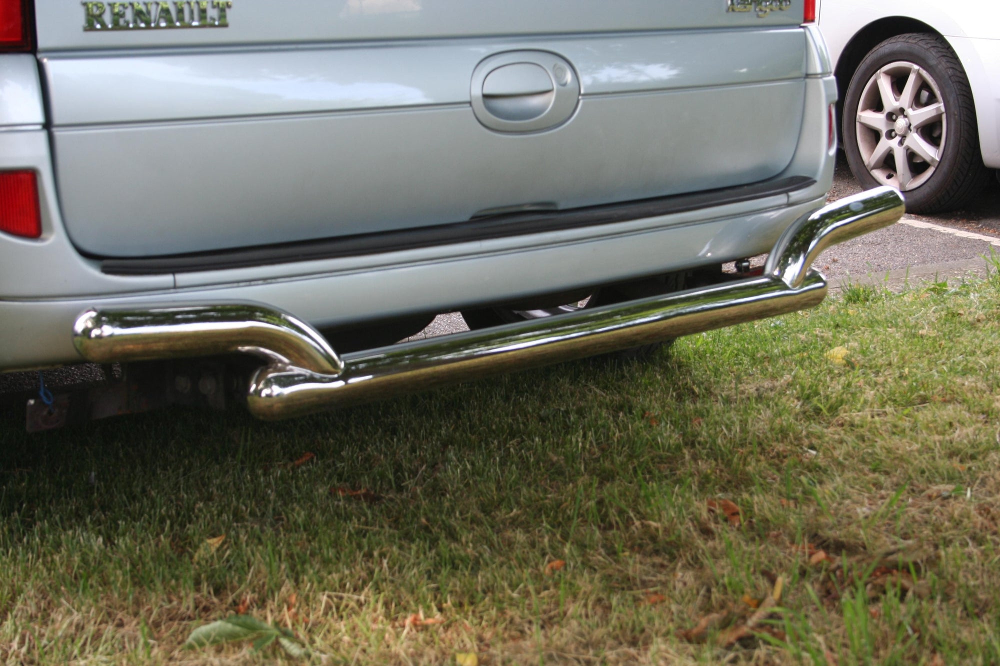 Renault Kangoo Bj. 03-08 Edelstahl Heck-Rammschutz - Direct 4x4 Autozubehör