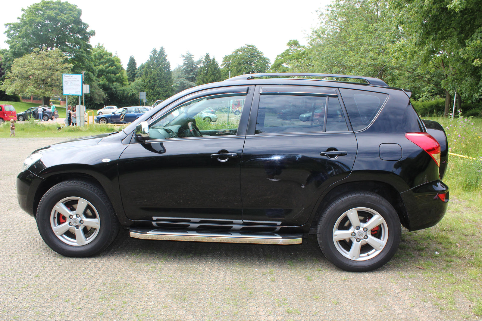 Toyota RAV4 Bj. 06-13 Trittbretter "Suburban" - Direct 4x4 Autozubehör