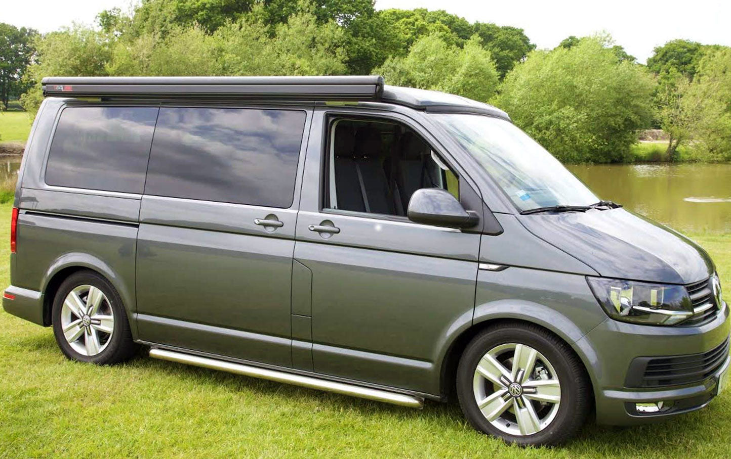 VW T5 Bj. 09-15 Kurzer RS Edelstahl Schwellerrohre "Sport" 64mm - Direct 4x4 Autozubehör