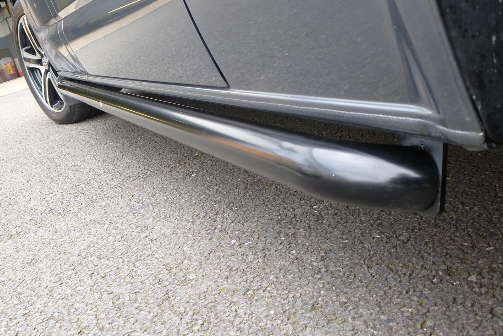 VW T5 Bj. 03-09 KRS Schwarze Schwellerrohre "Sport" 64mm - Direct 4x4 Autozubehör