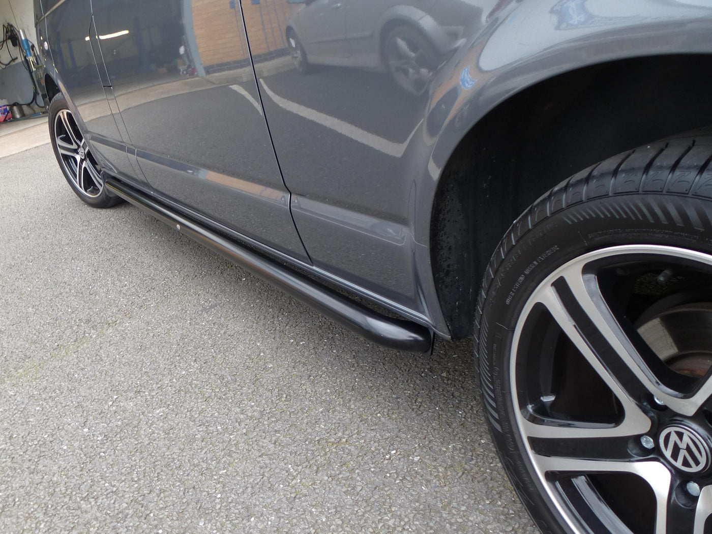 VW T5 Bj. 03-09 LRS Schwarze Schwellerrohre "Sport" 64mm