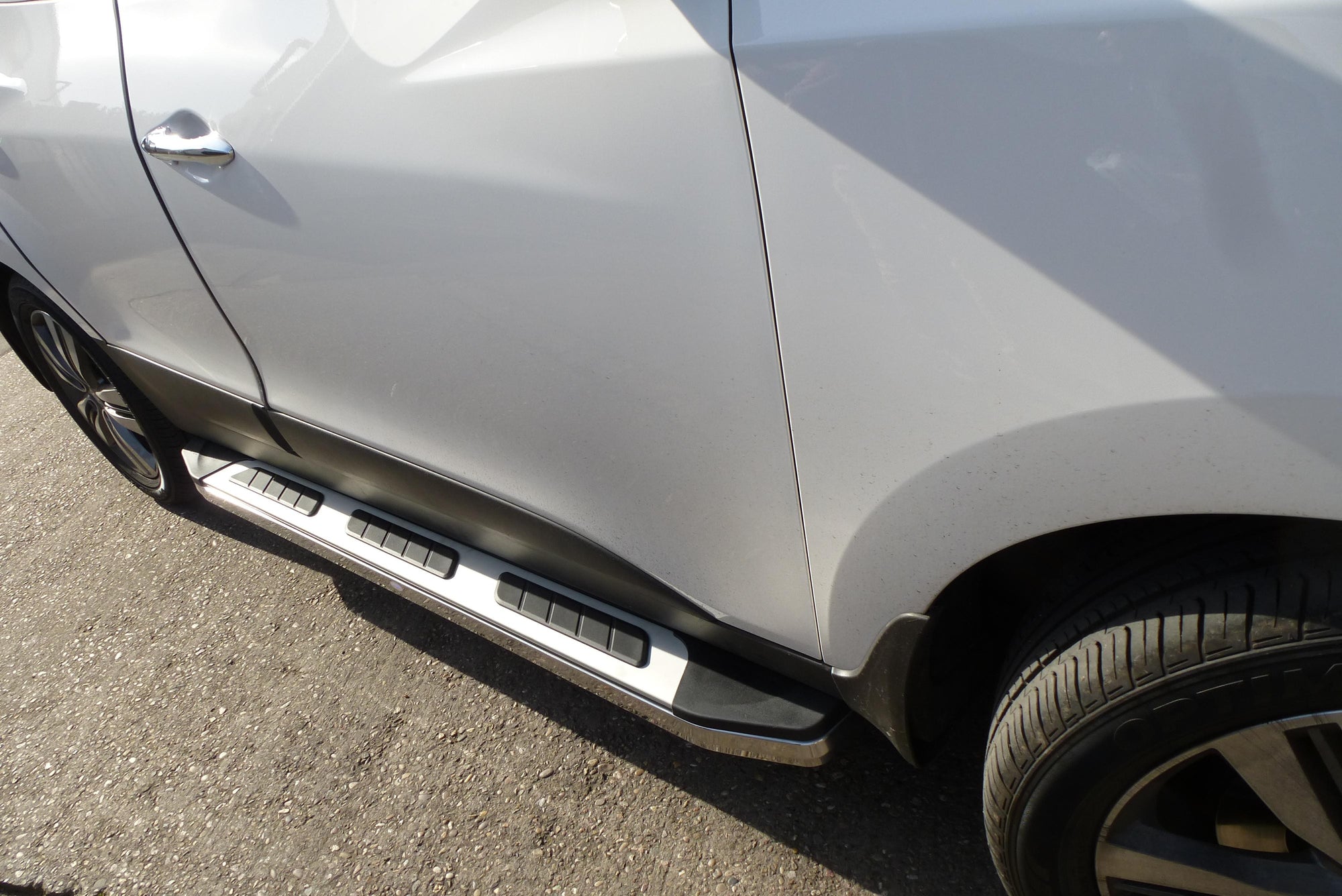 Hyundai ix35 Bj. 10-15 Trittbretter "Suburban" - Direct 4x4 Autozubehör