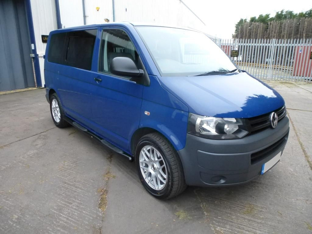 VW T5 Bj. 03-09 Kurzer RS schwarze Schwellerrohre mit runden Endkappen - Direct 4x4 Autozubehör