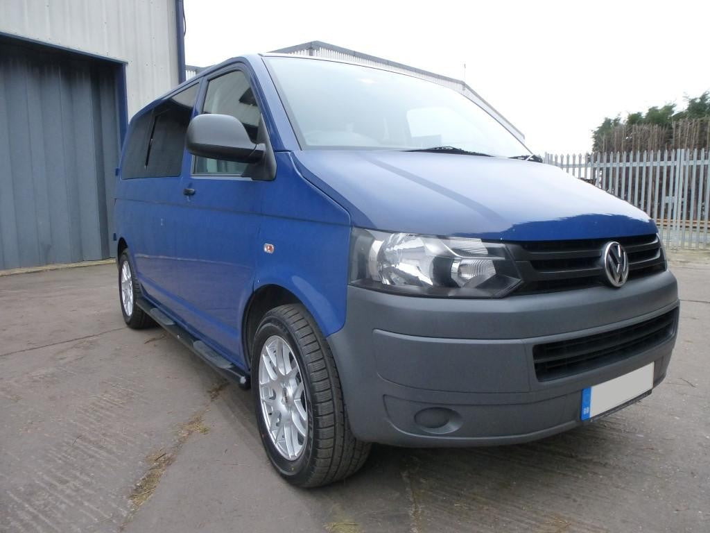 VW T5 Bj. 03-09 Kurzer RS schwarze Schwellerrohre mit runden Endkappen - Direct 4x4 Autozubehör