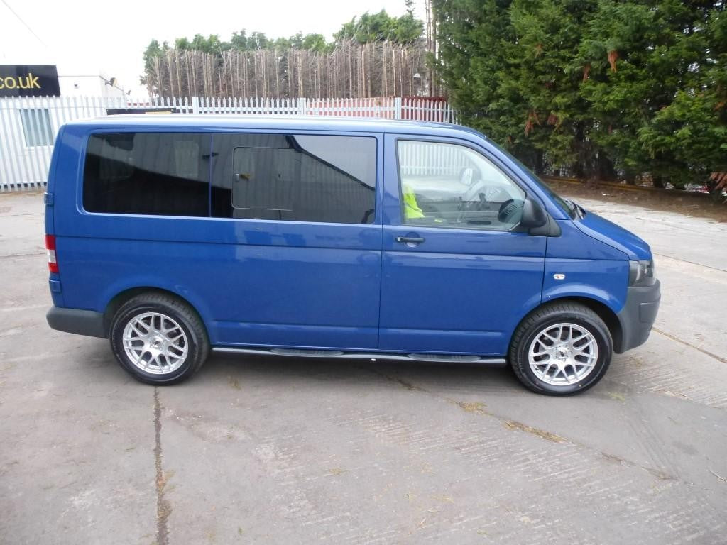 VW T5 Bj. 03-09 Kurzer RS schwarze Schwellerrohre mit runden Endkappen - Direct 4x4 Autozubehör