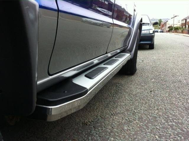 Ford Ranger Double Cab Bj. 06-12 Trittbretter "Suburban" - Direct 4x4 Autozubehör