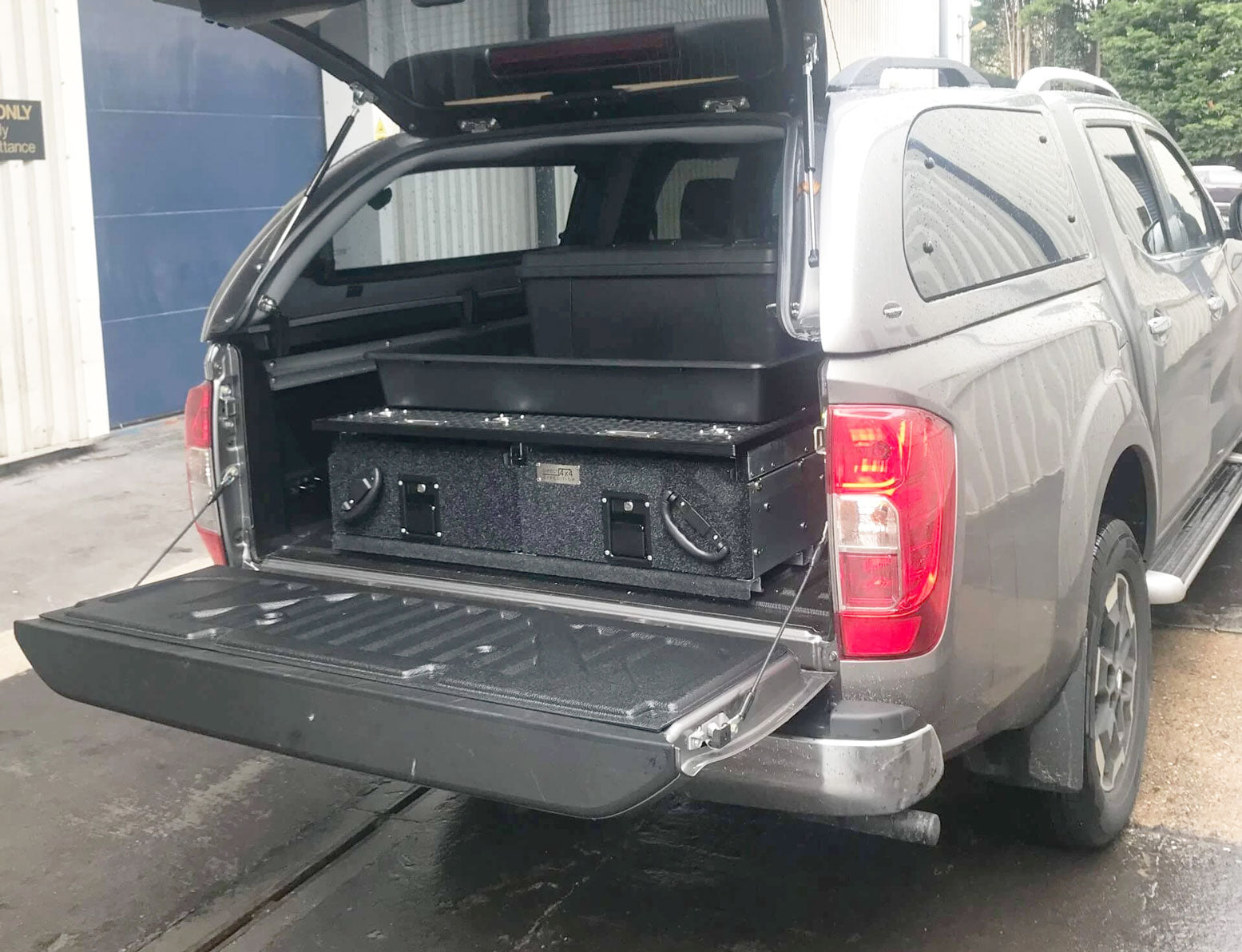 Schubkasten System "TopOne" 130 x 100 x 30cm mit Gummi-Belag - Direct 4x4 Autozubehör