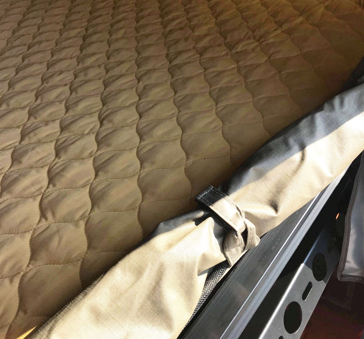 Dachzelt 2 Personen Schalenzelt "Adventure" 225cm x 135cm - Direct 4x4 Autozubehör