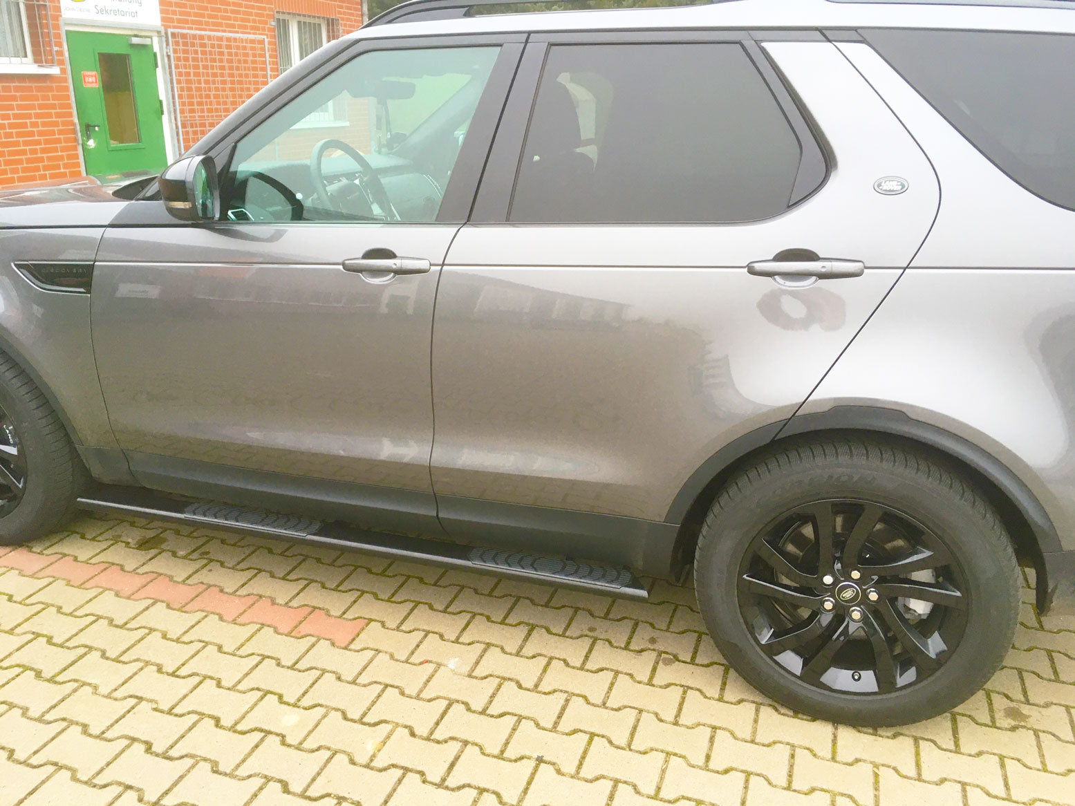 Land Rover Discovery ab Bj. 17 Trittbretter "Sonar Schwarz" - Direct 4x4 Autozubehör