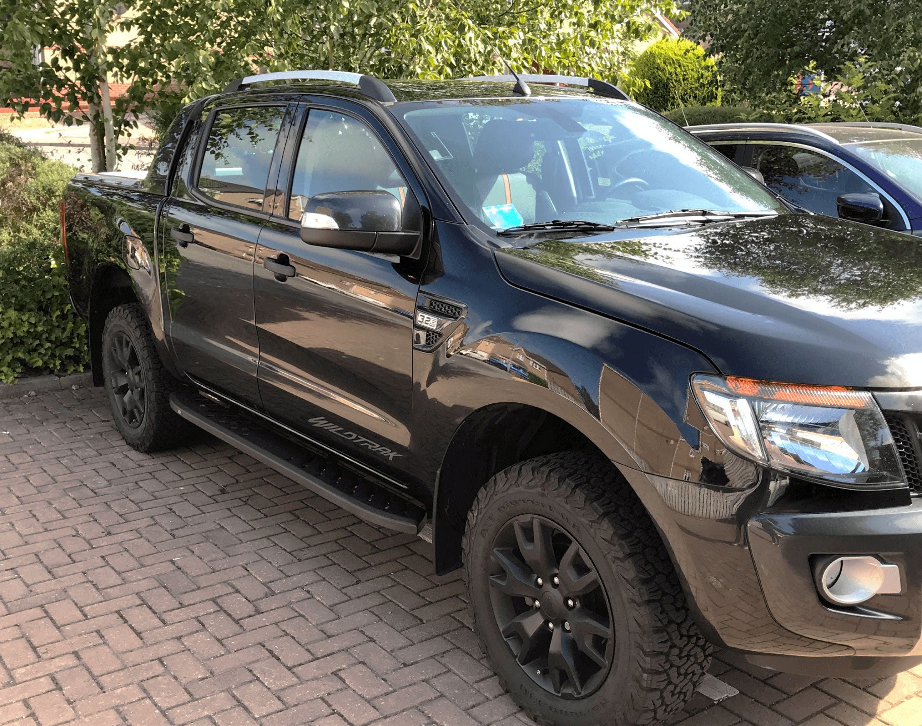 Ford Ranger Double Cab Bj. 12-15 Trittbretter "Shark" - Direct 4x4 Autozubehör