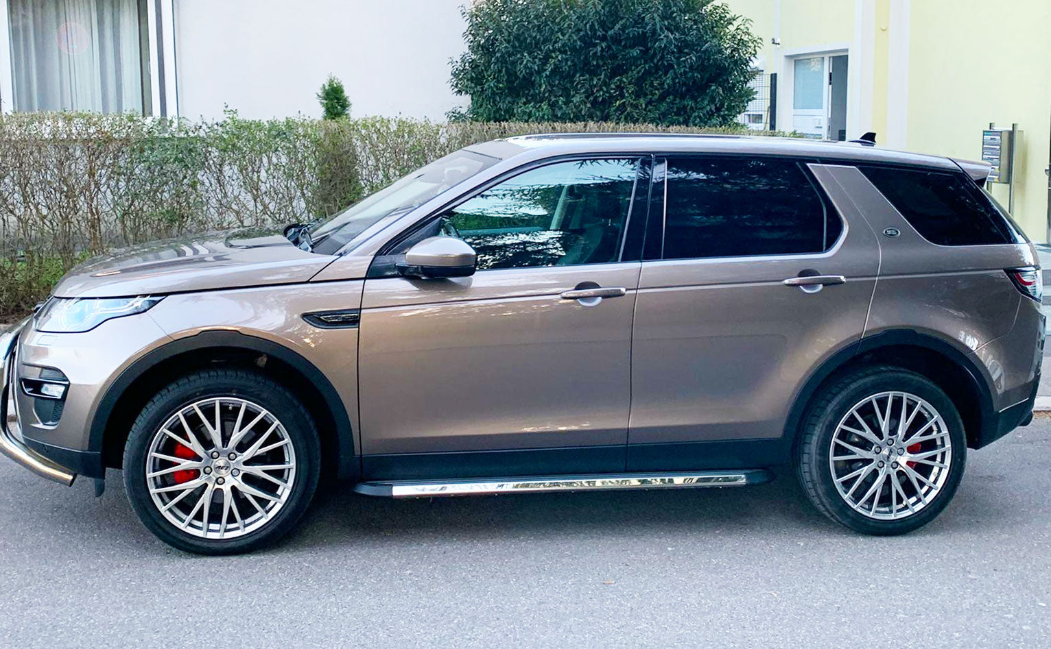 Land Rover Discovery Sport Bj. 15-19 Trittbretter "Stingray" - Direct 4x4 Autozubehör