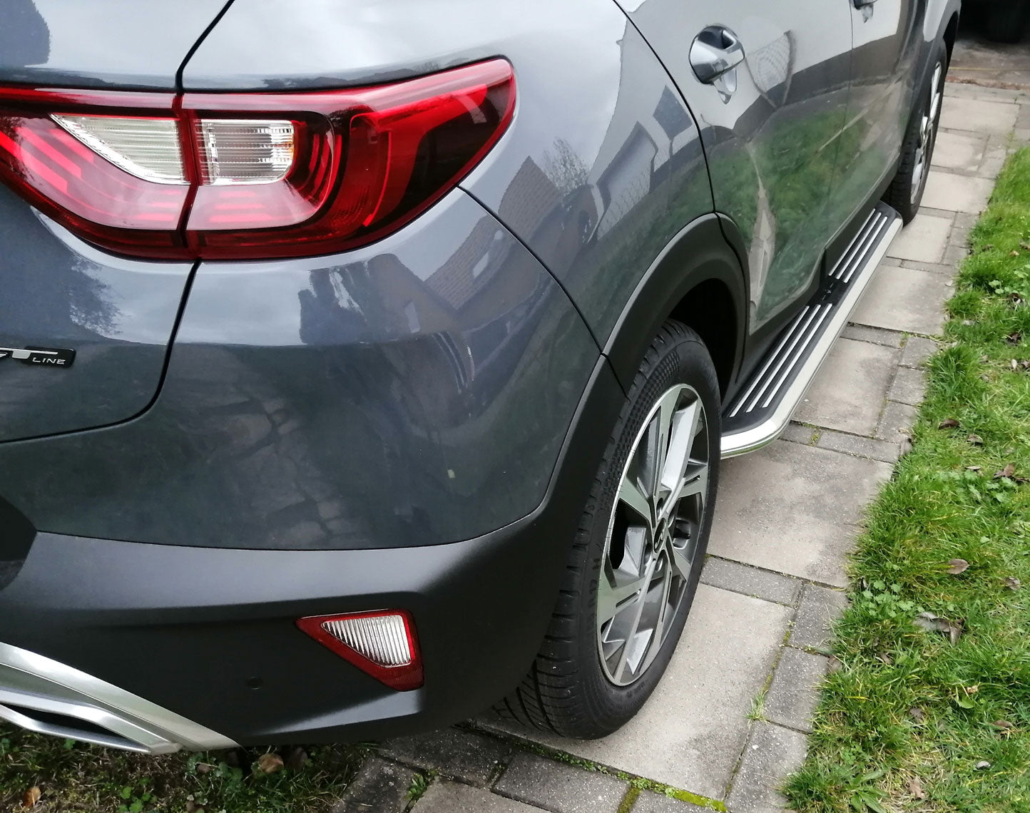 Kia Stonic ab Bj. 18 Trittbretter "Premier" - Direct 4x4 Autozubehör