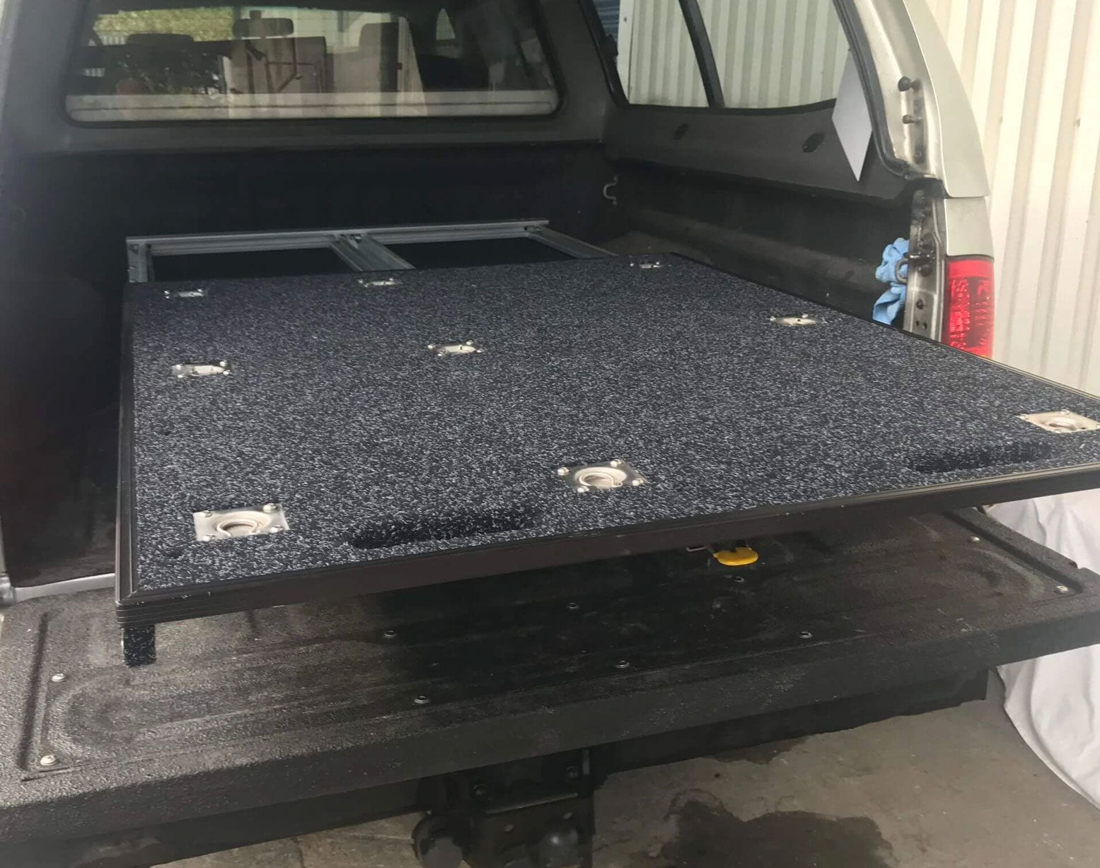 Schubkasten System "TopOne" 130 x 100 x 30cm mit Teppich-Auflage - Direct 4x4 Autozubehör