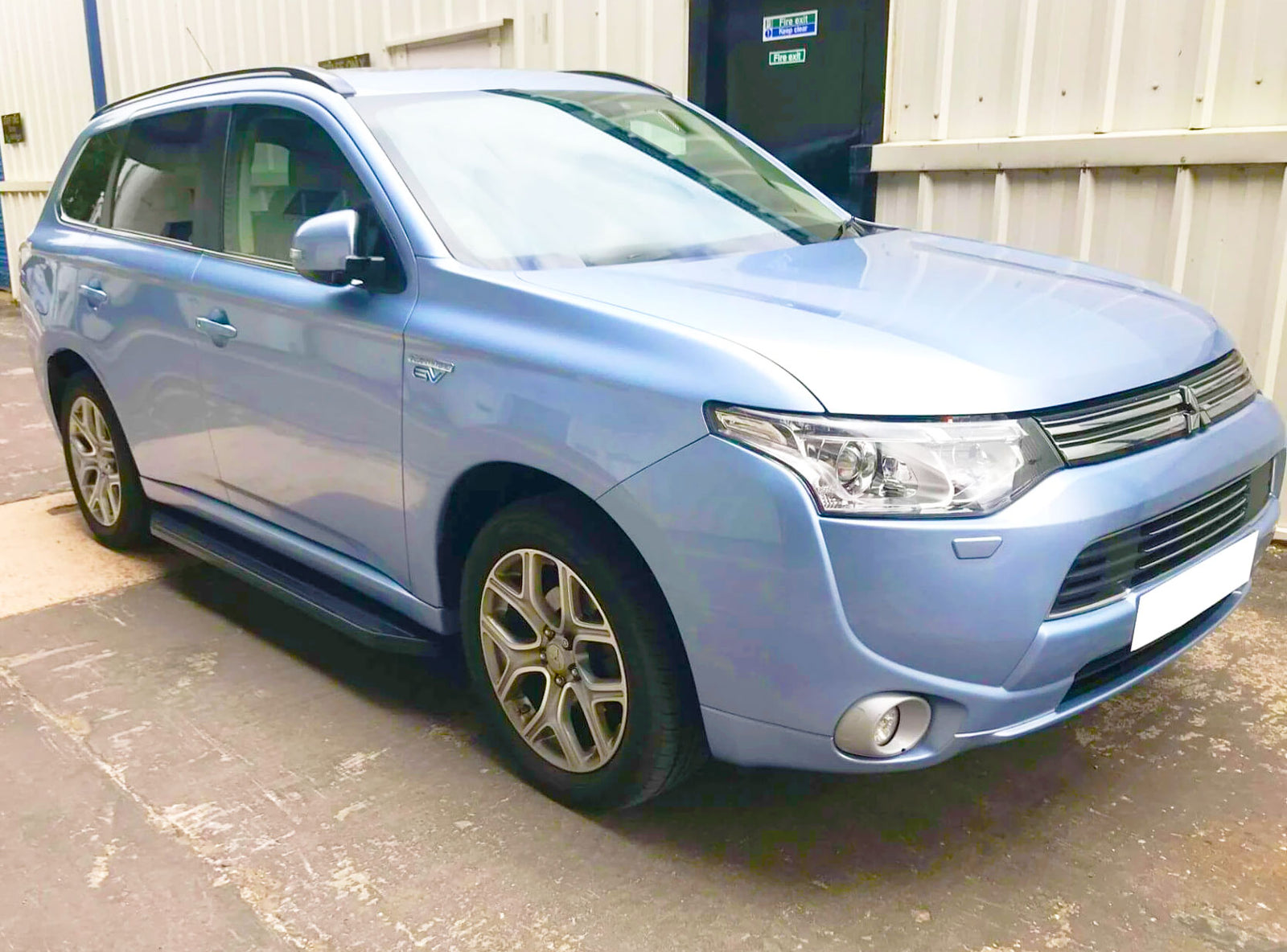Mitsubishi Outlander ab Bj. 13 Trittbretter "Raptor Schwarz" - Direct 4x4 Autozubehör