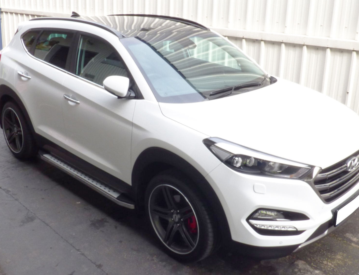 Hyundai Santa Fe Bj. 13-18 Trittbretter "Freedom" - Direct 4x4 Autozubehör