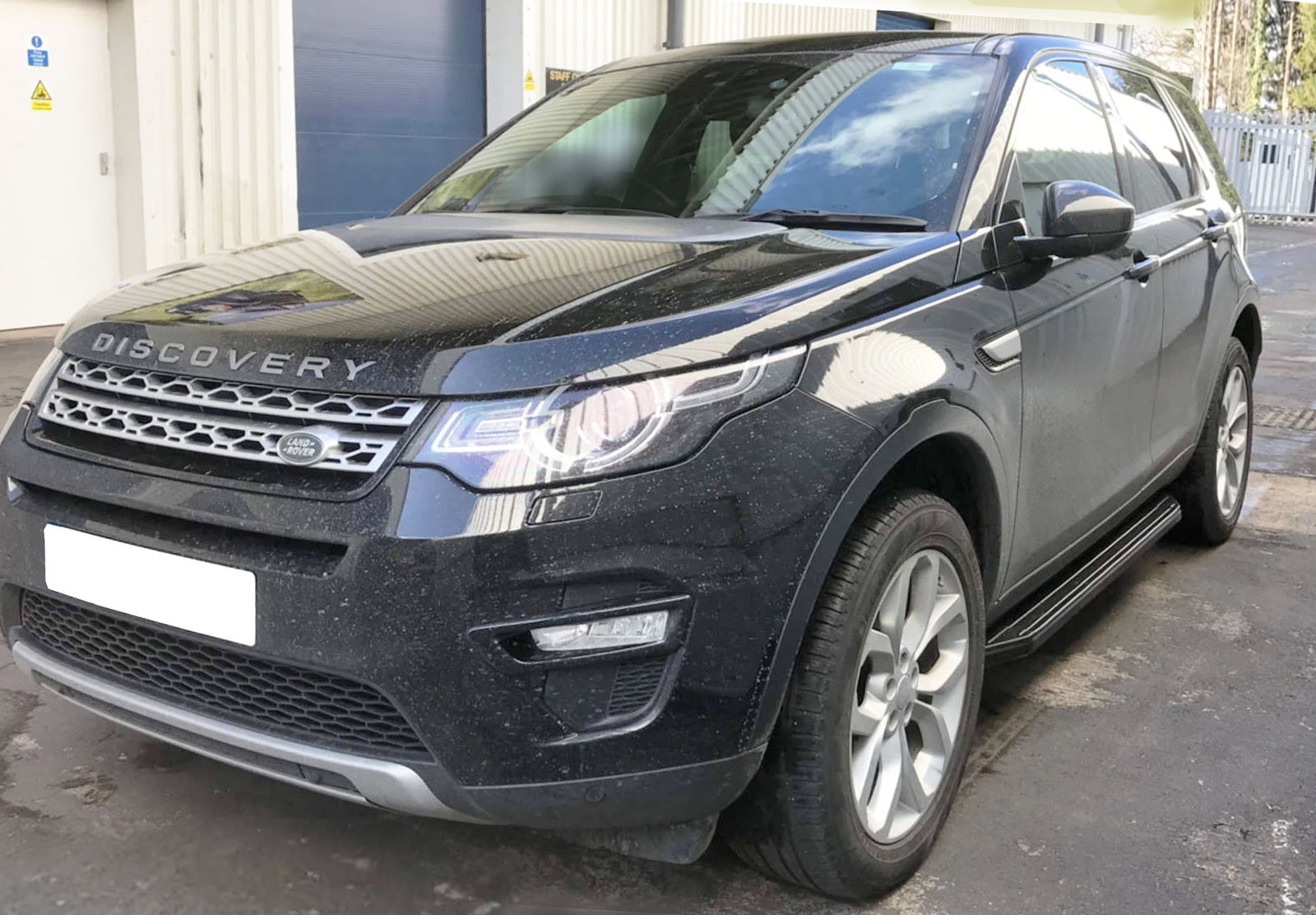 Land Rover Discovery ab Bj. 17 Trittbretter "Raptor Schwarz" - Direct 4x4 Autozubehör