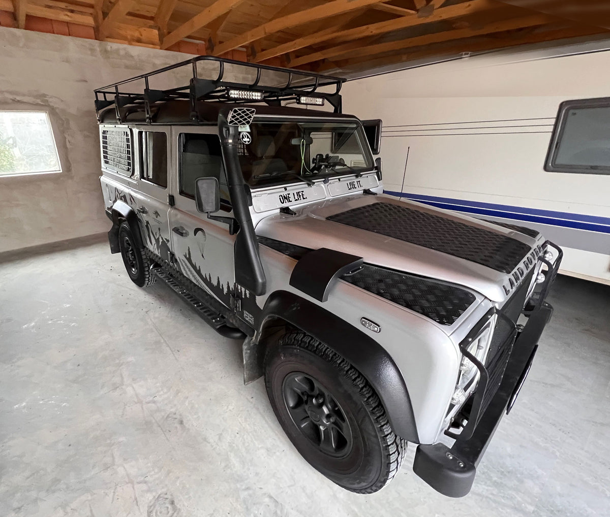 Land Rover Defender 110 Bj. 83-16 schwarze Schwellerrohre - Direct 4x4 Autozubehör